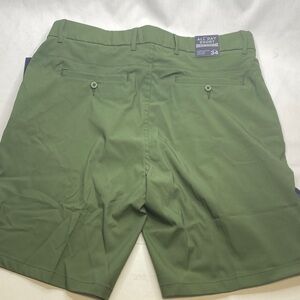 All day shirts Men's Green Shorts size 34 brand new